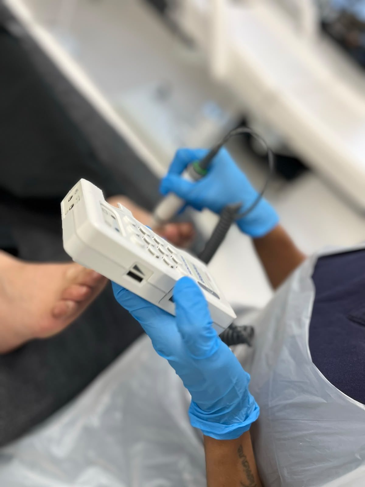 Doppler device used for body treatment assessment